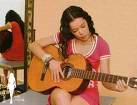 beatriz est la guitare